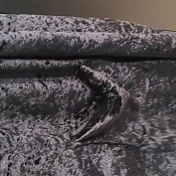 A black robe with the initial "J" - Picture 3 of 6